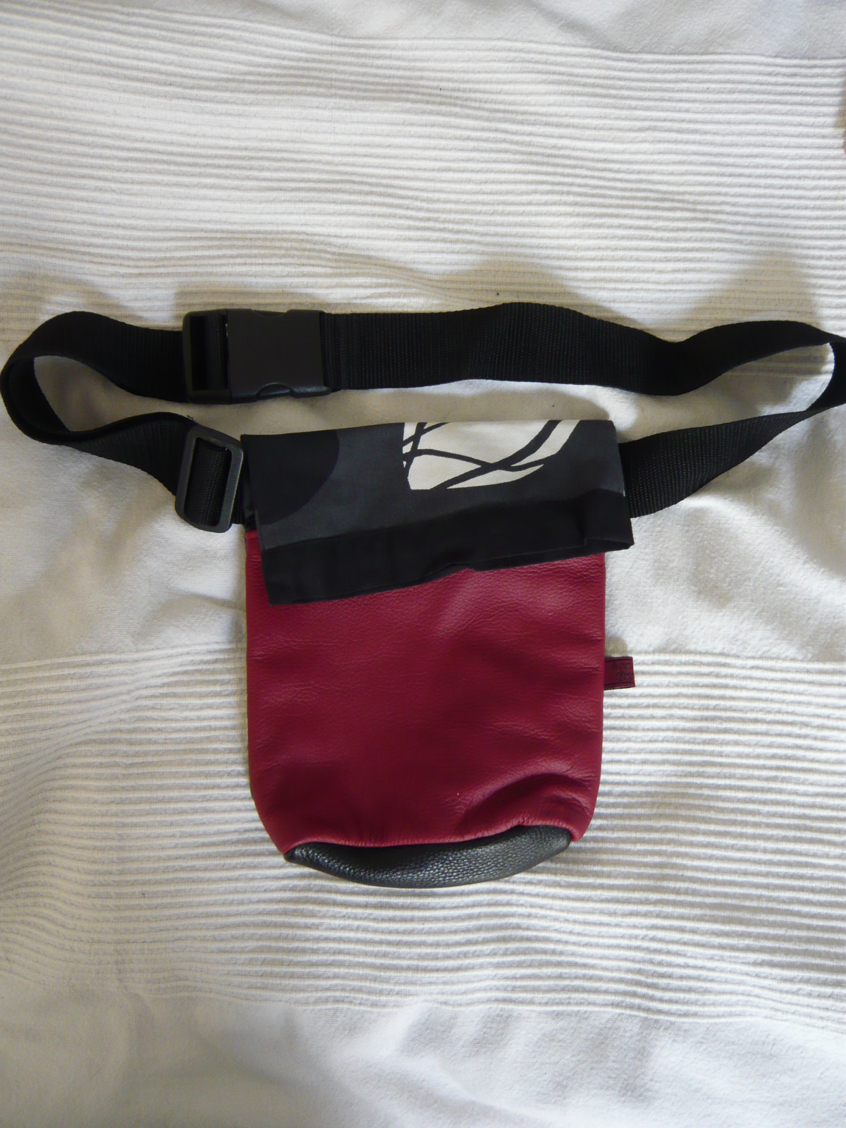 Bauchtasche umgeschlagen