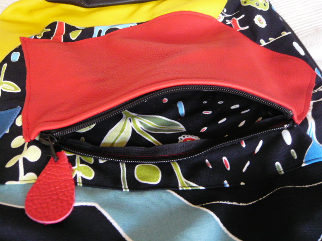              Au&szlig;entasche mit
               Rei&szlig;verschlu&szlig;